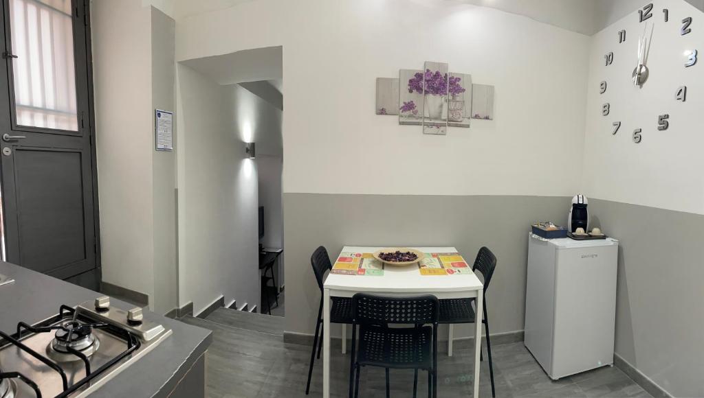 A kitchen or kitchenette at La Casa di Karola