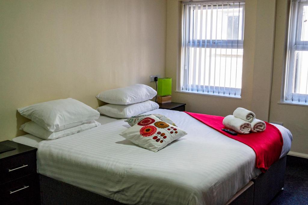 Lymedale Suites Studios & Aparthotel in NEWCASTLE UNDER LYME & STOKE - Superior King Suite