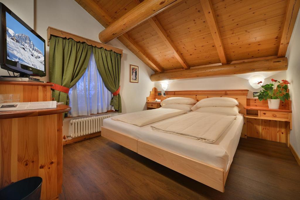 Postel nebo postele na pokoji v ubytování Hotel Livigno