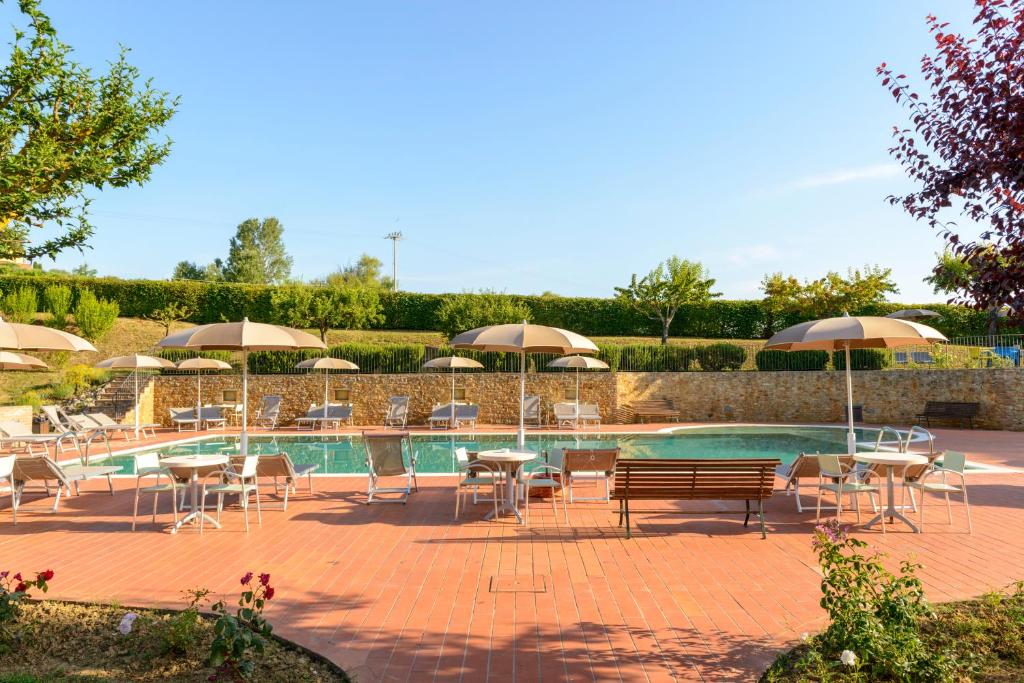 Bazén v ubytování Hotel Sovestro nebo v jeho okolí