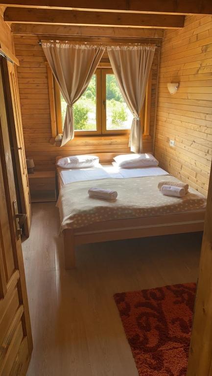 Postel nebo postele na pokoji v ubytování Apartmani i Restoran Sljeme