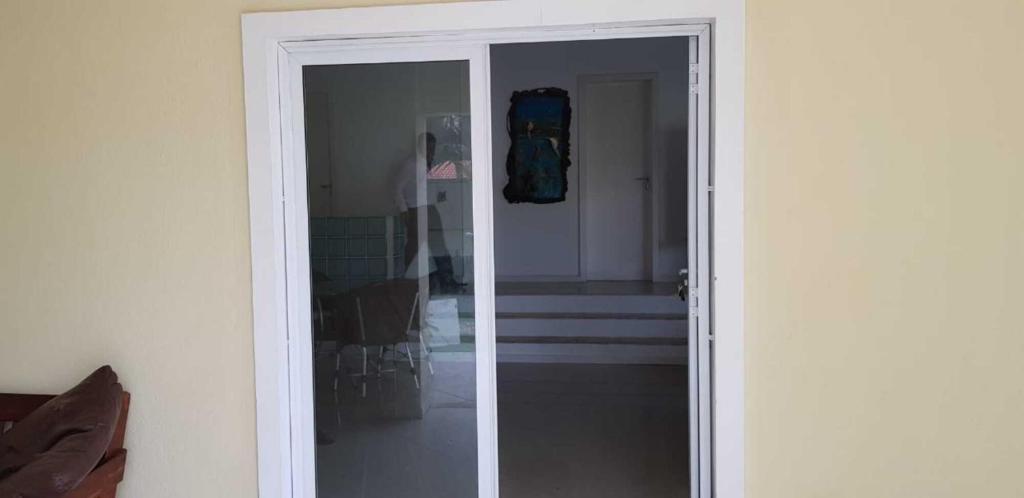  CASA COM PISCINA EM CAUCAIA