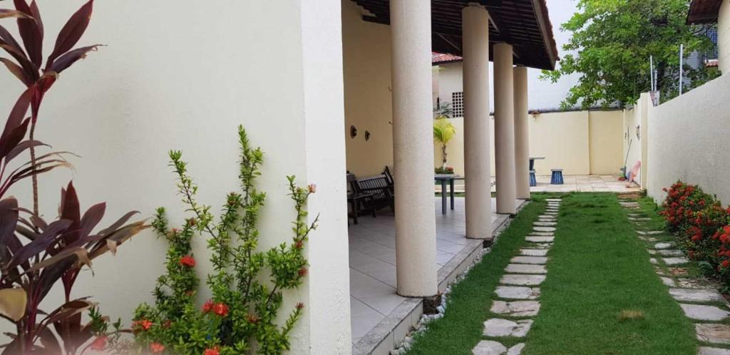  CASA COM PISCINA EM CAUCAIA