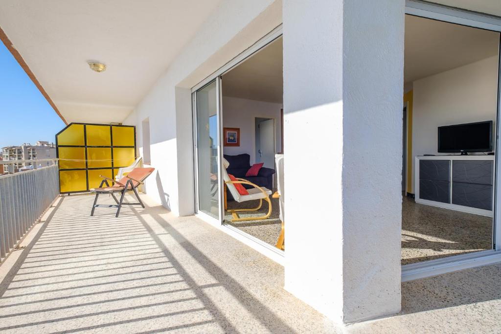 TV a/nebo společenská místnost v ubytování Apartamentos Deauville