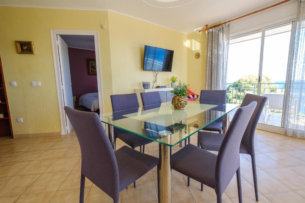 TV a/nebo společenská místnost v ubytování Apartamentos Deauville