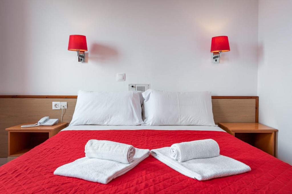 Postel nebo postele na pokoji v ubytování Bellos Hotel Apartments