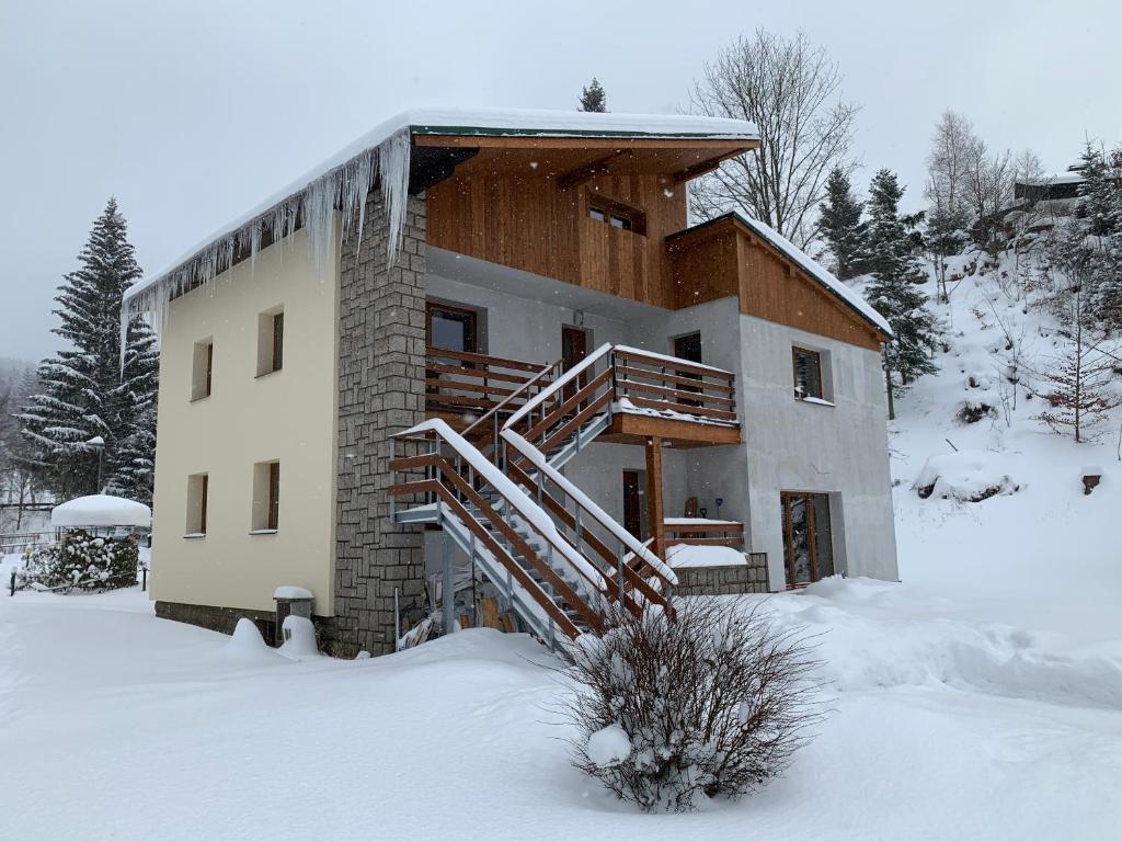 Apartmány ALLISS Harrachov v zimě
