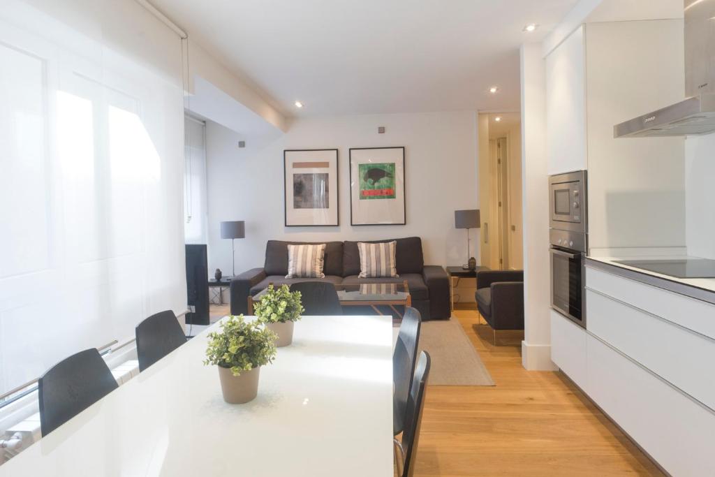 Avenida La Concha - IB. Apartments, San Sebastián – Updated ...