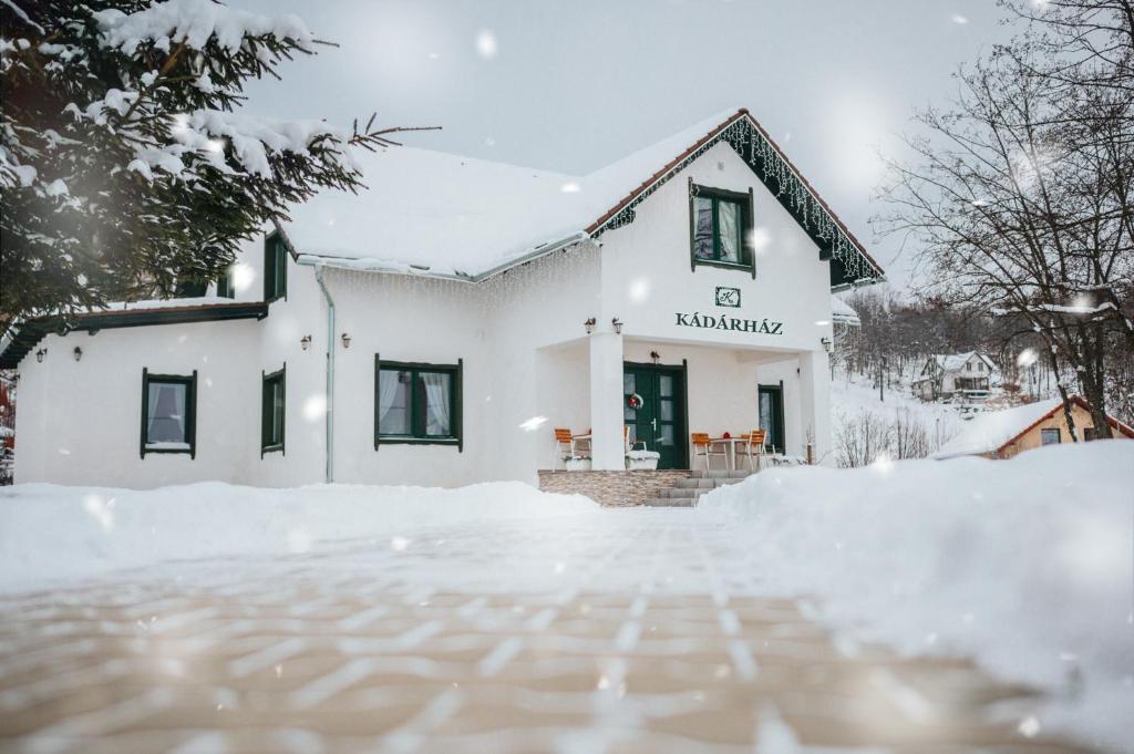 a white house in the snow at Kádárház in Vlăhiţa
