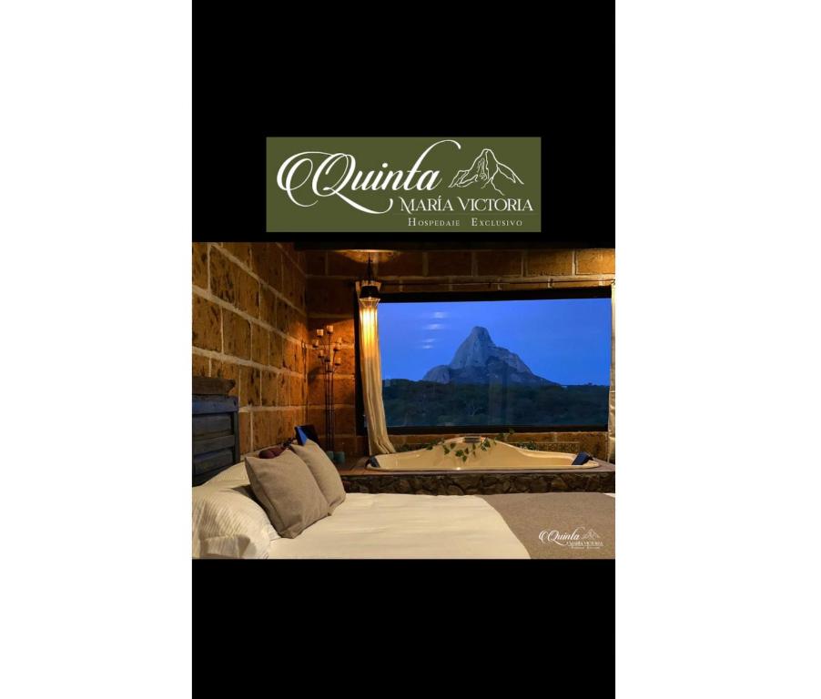 a bed in a room with a view of a mountain at Quinta María Victoria in Bernal