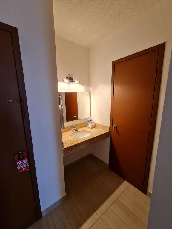Postel nebo postele na pokoji v ubytování Hotel Marlon