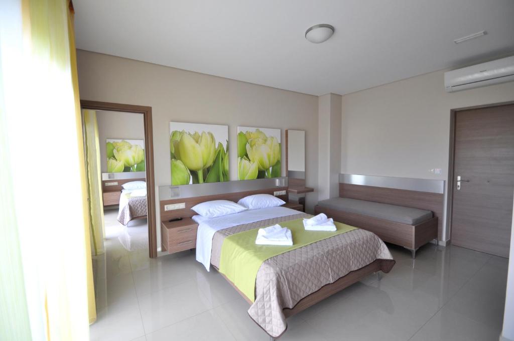 Posteľ alebo postele v izbe v ubytovaní Relax Hotel