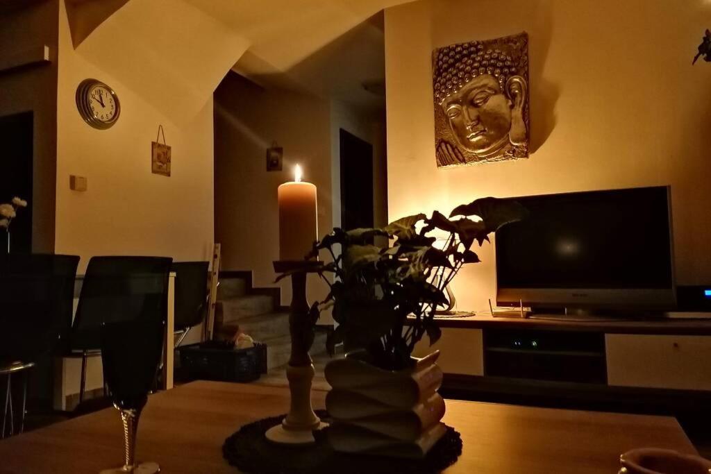 Televízia a/alebo spoločenská miestnosť v ubytovaní Éva Háza Nyugalom/Pihenés/Relax