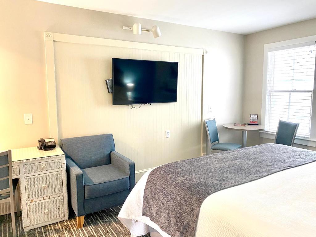 Harbor House Inn photo