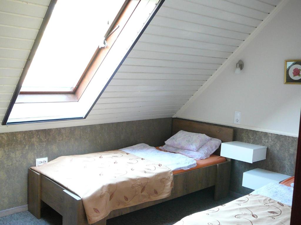 Postel nebo postele na pokoji v ubytování Dunakanyar Apartment