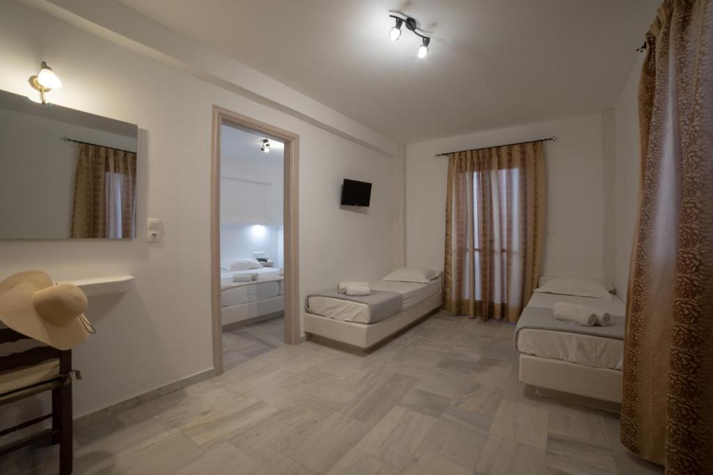 Łóżko lub łóżka w pokoju w obiekcie Aphrodite Hotel & Apartments