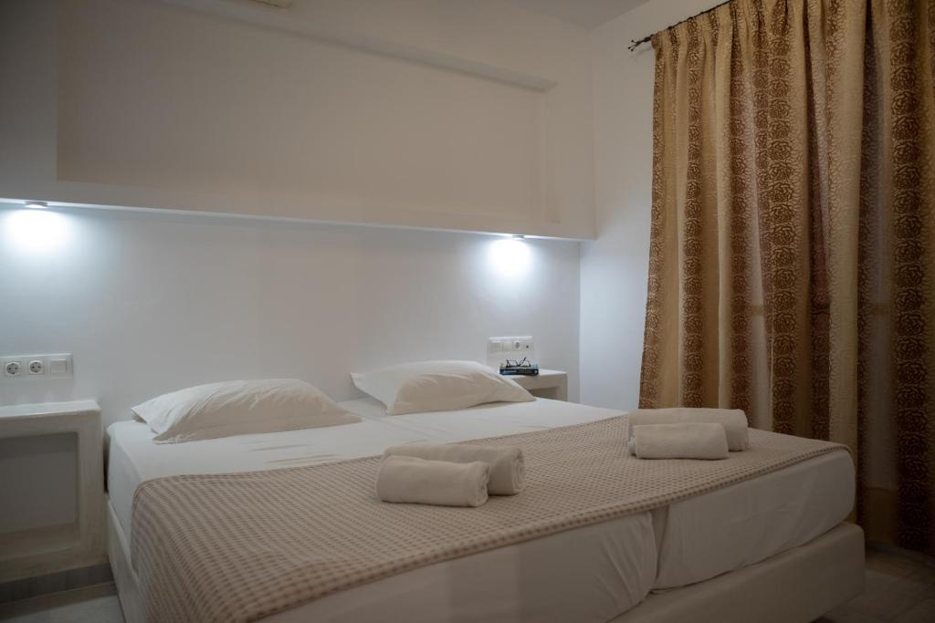 Łóżko lub łóżka w pokoju w obiekcie Aphrodite Hotel & Apartments