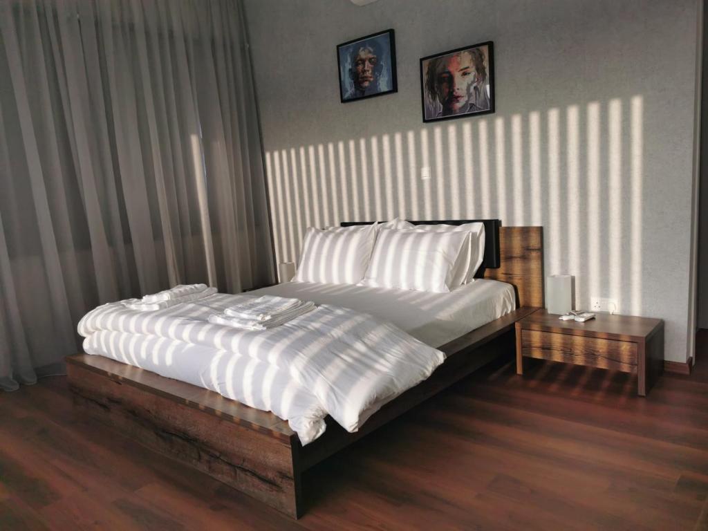 Postel nebo postele na pokoji v ubytování Maximos Luxury Villa with Pool -BREAKBOOKING-CY