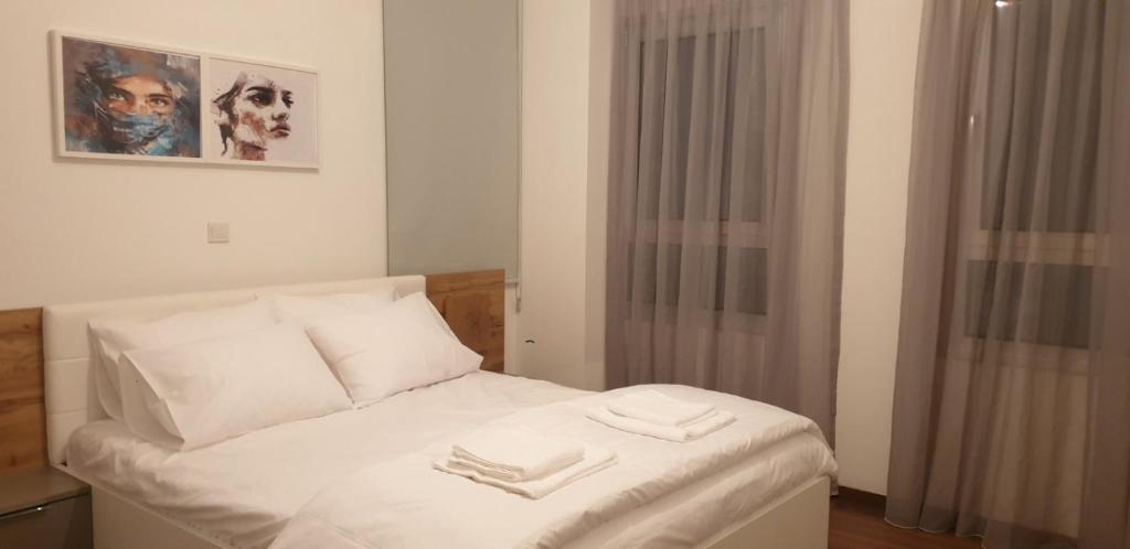 Postel nebo postele na pokoji v ubytování Maximos Luxury Villa with Pool -BREAKBOOKING-CY