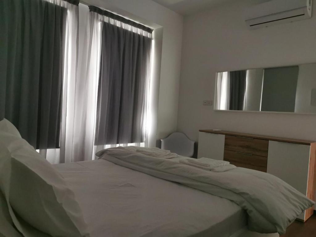 Postel nebo postele na pokoji v ubytování Maximos Luxury Villa with Pool -BREAKBOOKING-CY