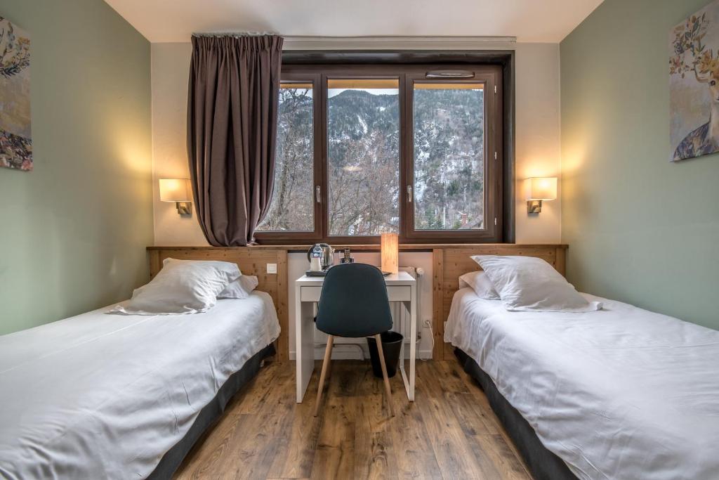 Postel nebo postele na pokoji v ubytování Hôtel Le Marintan