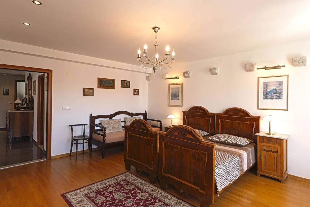 Posedenie v ubytovaní 4 bedroom Villa in old Cavtat
