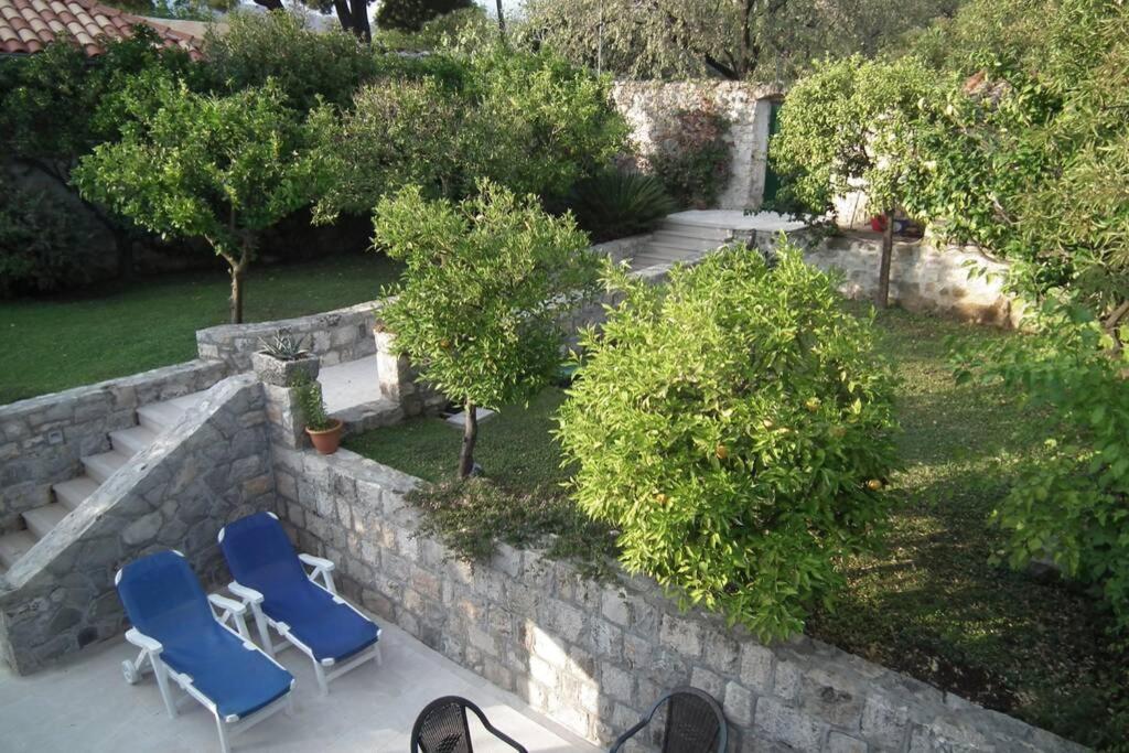 Vonkajšia záhrada v ubytovaní 4 bedroom Villa in old Cavtat