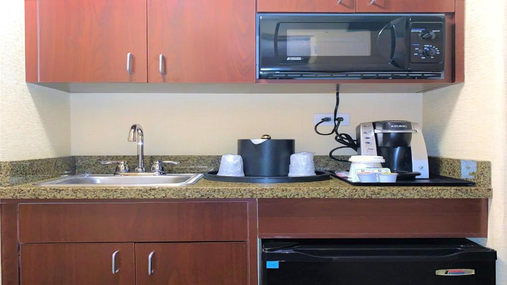 Holiday Inn Express Fresno Northwest - Herndon by IHG - Habitación Estándar King