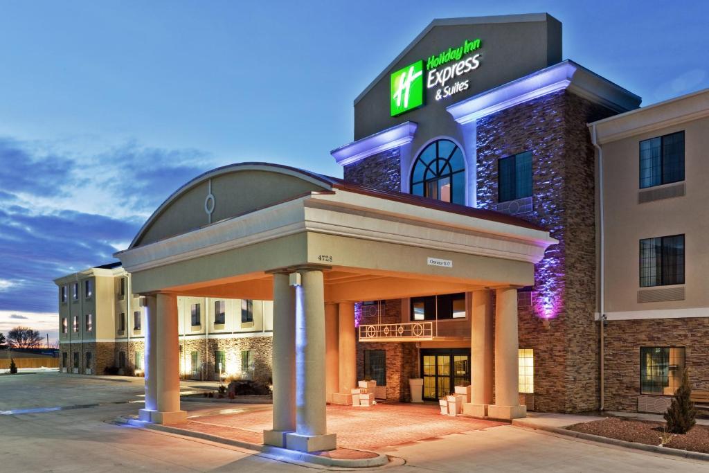 a hotel with a sign on the front of it at Holiday Inn Express & Suites Clovis, an IHG Hotel in Clovis