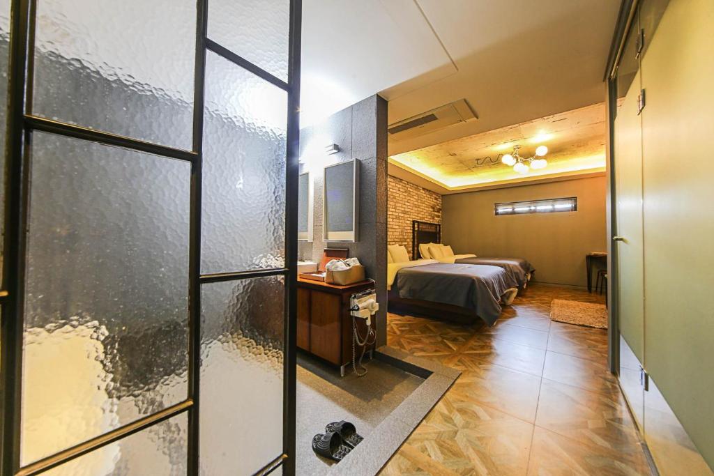 Postel nebo postele na pokoji v ubytování Hotel Myeongjak