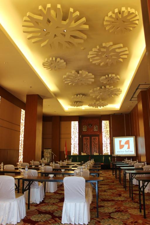 Restaurace v ubytování Swiss-Belinn Manyar