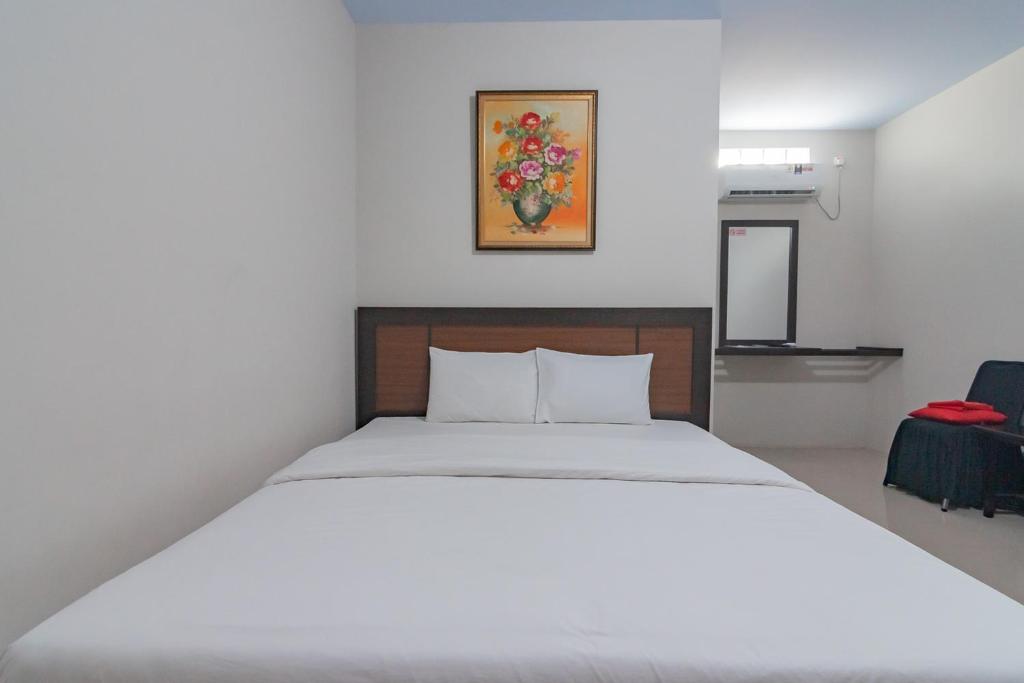 Postel nebo postele na pokoji v ubytování Hotel Aida Syariah Mitra RedDoorz