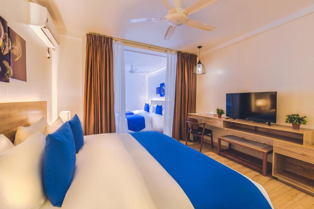 TV a/nebo společenská místnost v ubytování Dhiguveli Maldives