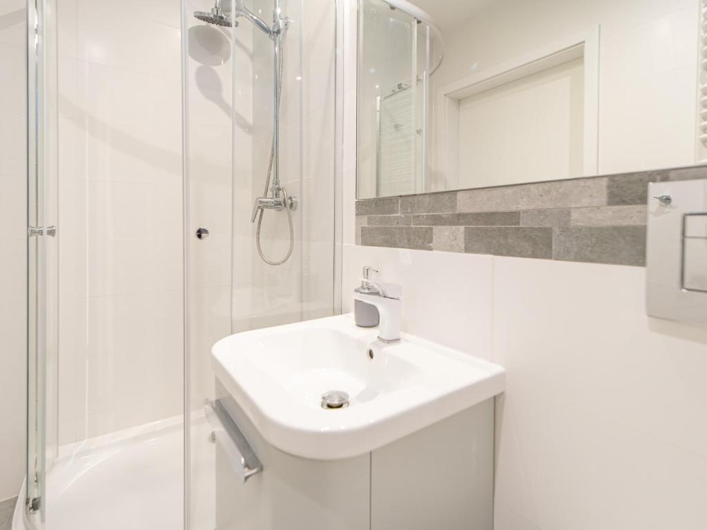 Kúpeľňa v ubytovaní ApartmentyPrzyMorzu Ogrody