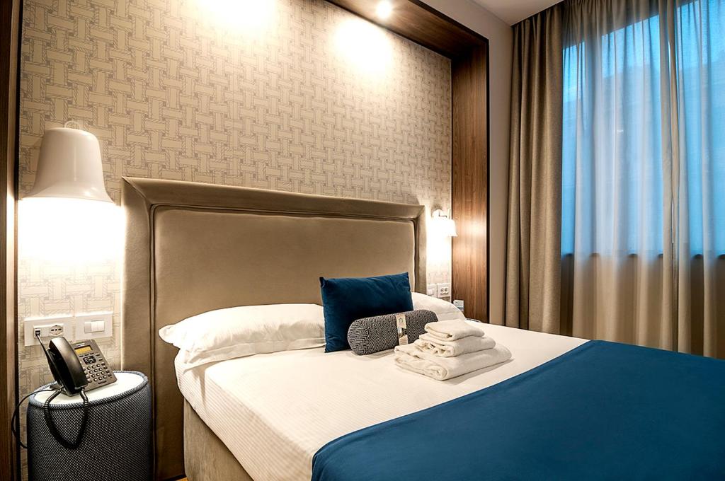 Postel nebo postele na pokoji v ubytování Fly Decó Hotel