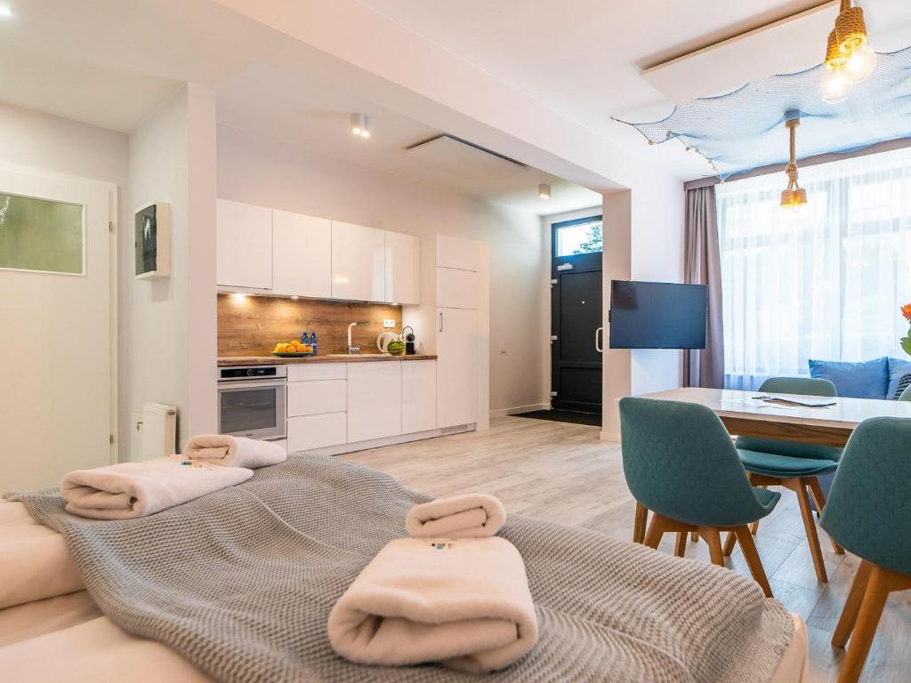 Kuchyňa alebo kuchynka v ubytovaní ApartmentyPrzyMorzu Ogrody