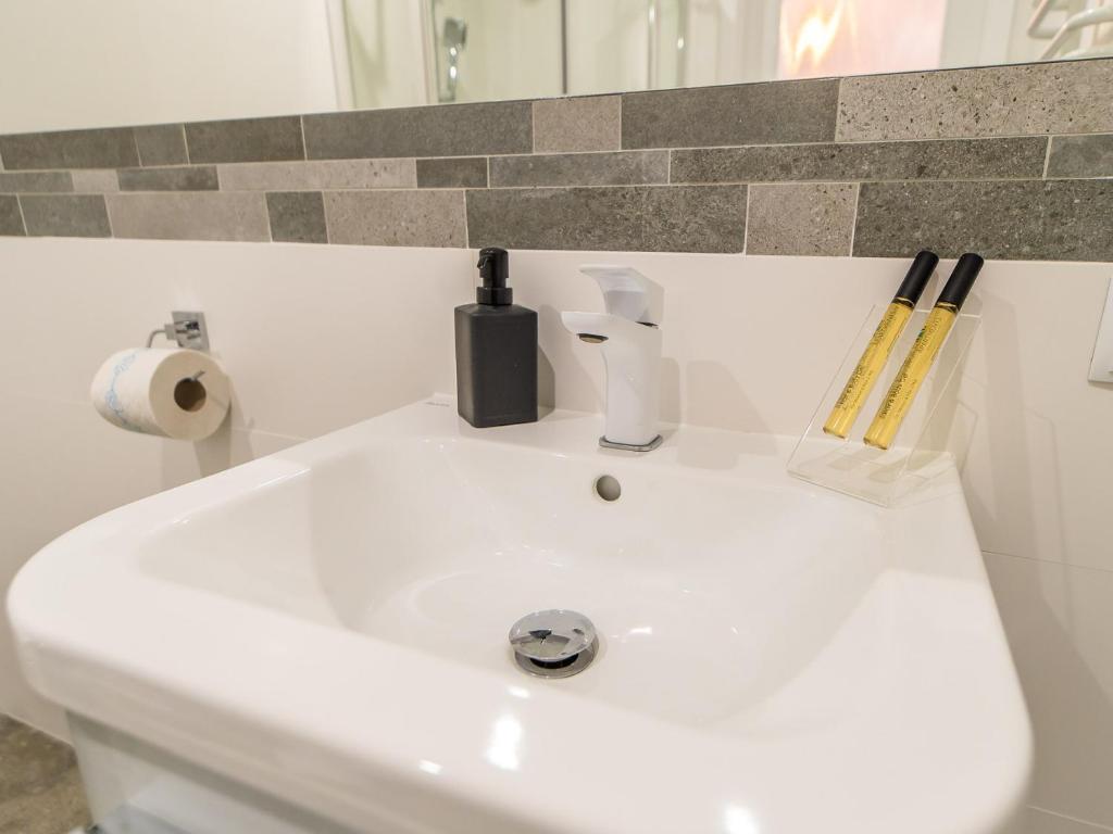 Kúpeľňa v ubytovaní ApartmentyPrzyMorzu Ogrody