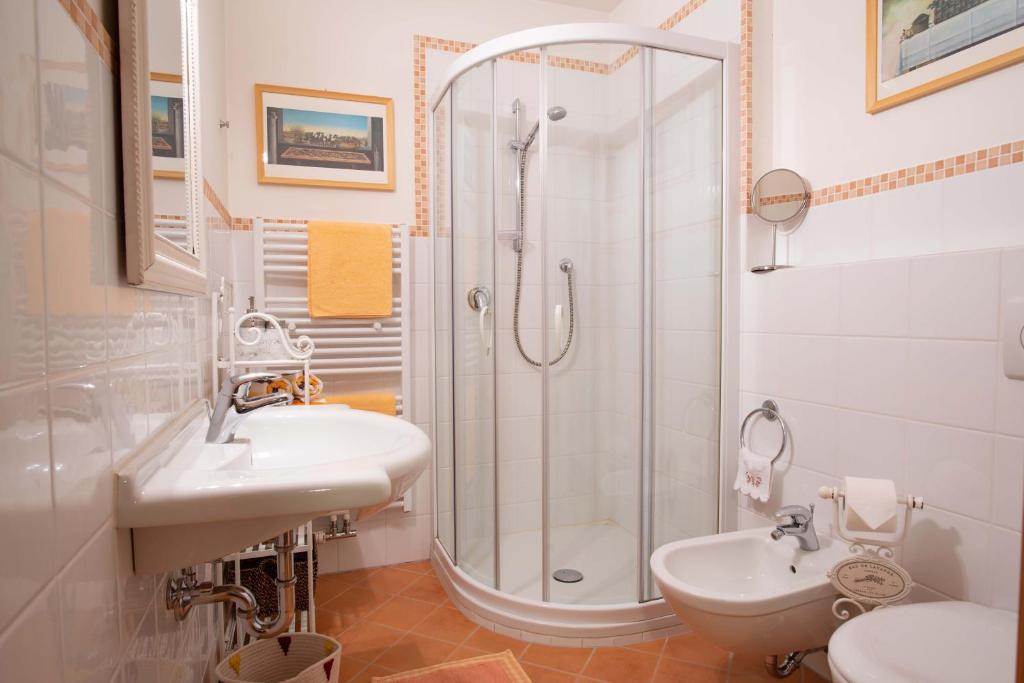 Ein Badezimmer in der Unterkunft Isarco Suite