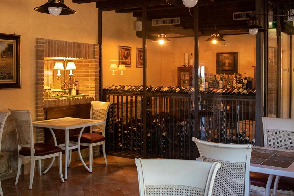 Restaurace v ubytování SarAnd Relais-Adults Only
