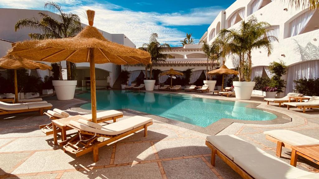 Bazén v ubytovaní Grand Hotel Cannigione alebo v jeho blízkosti