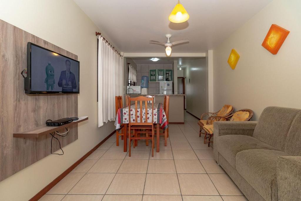  Apartamento 2 Dormitórios A 190 Metros Da Praia De Bombas - AN 08