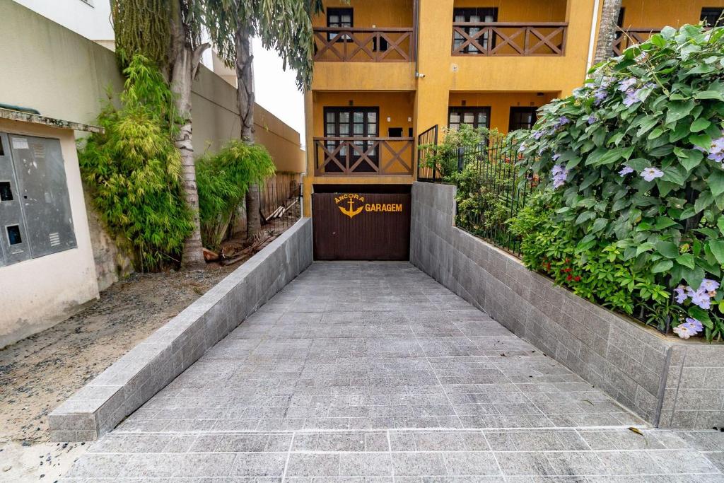  Apartamento 2 Dormitórios A 190 Metros Da Praia De Bombas - AN 07