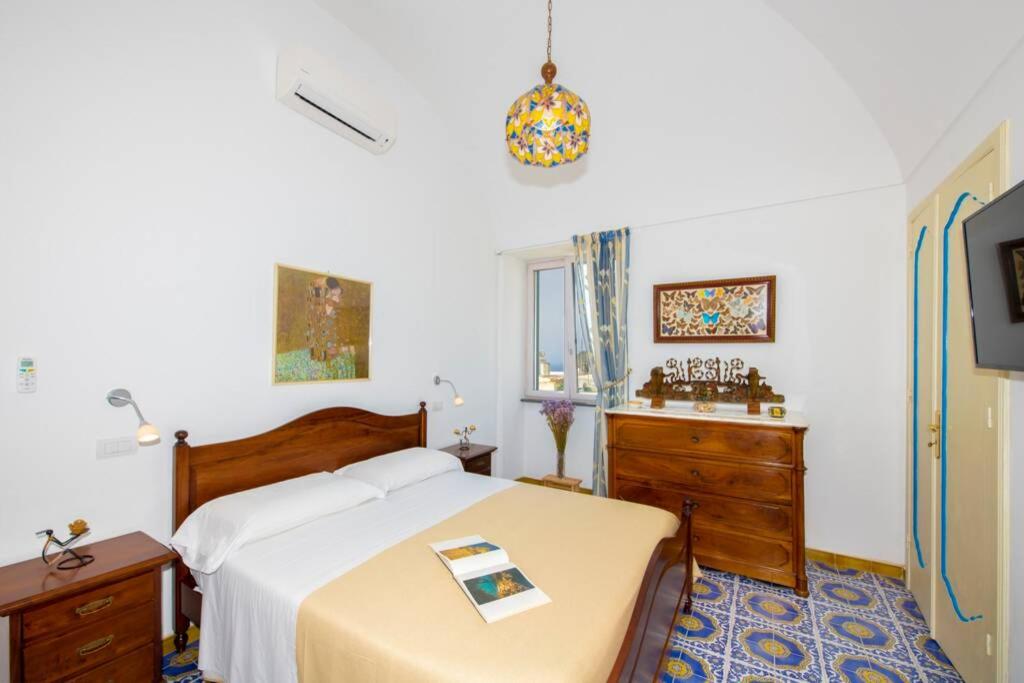 A bed or beds in a room at Il giardino dei limoni
