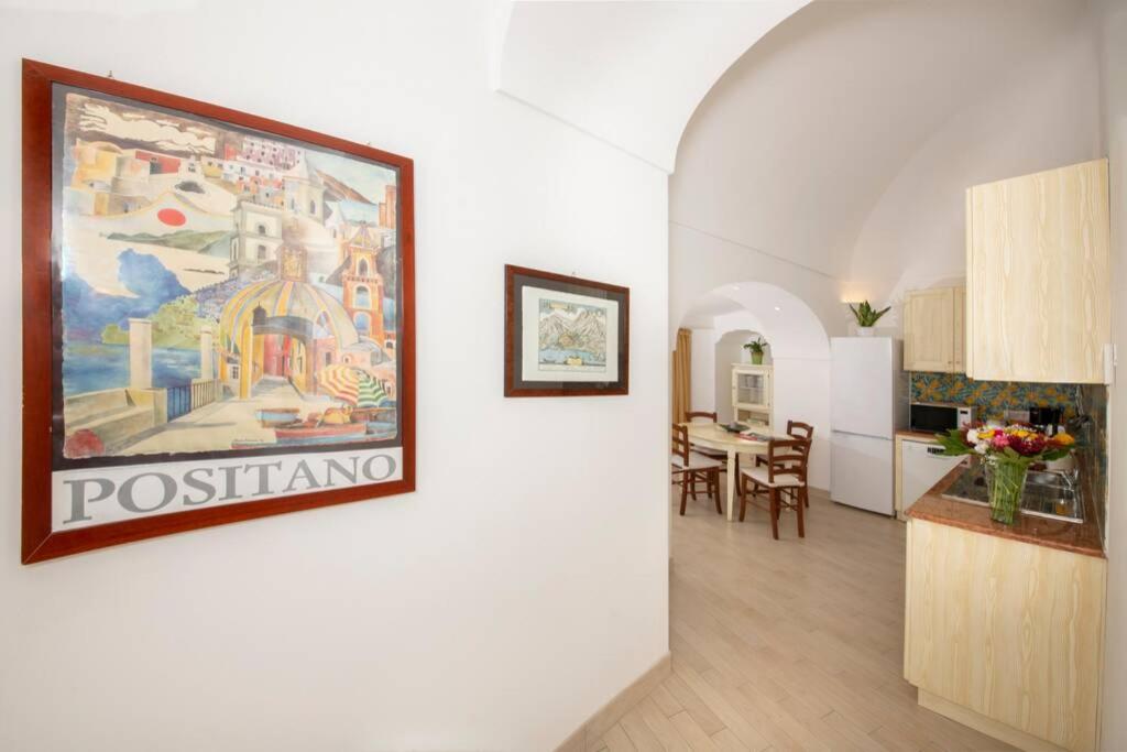A kitchen or kitchenette at Il giardino dei limoni