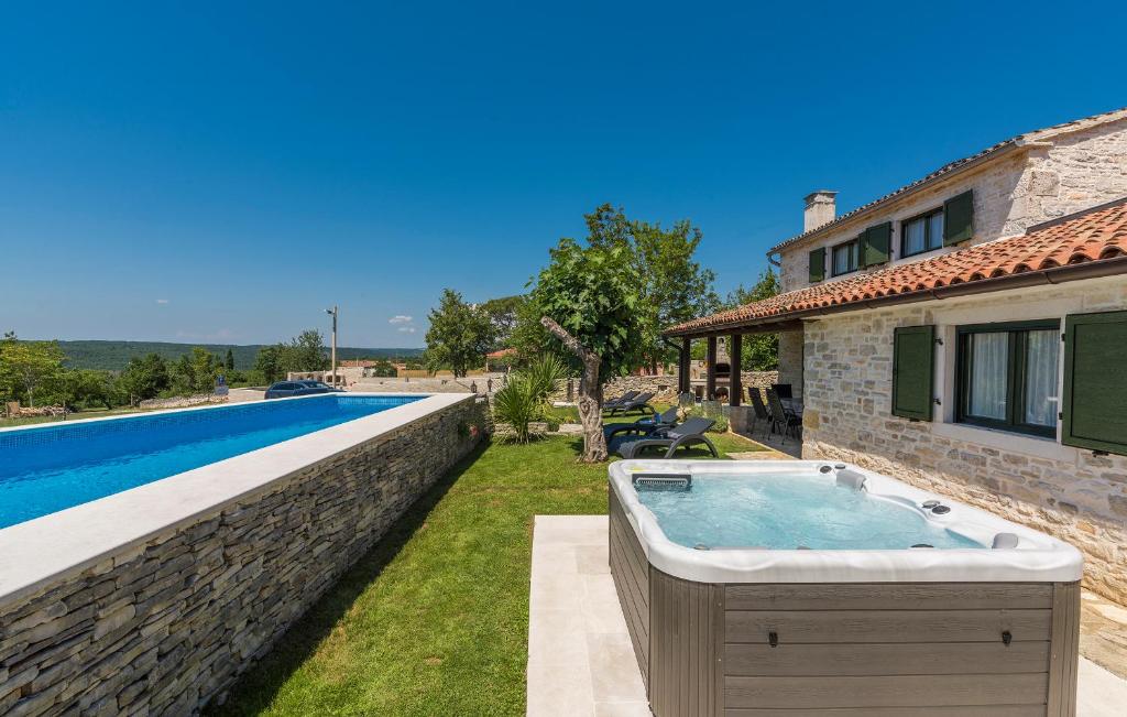 Bazén v ubytovaní Villa Ana Rita alebo v jeho blízkosti