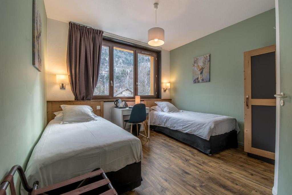 Postel nebo postele na pokoji v ubytování Hôtel Le Marintan