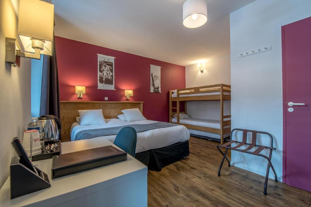 Postel nebo postele na pokoji v ubytování Hôtel Le Marintan