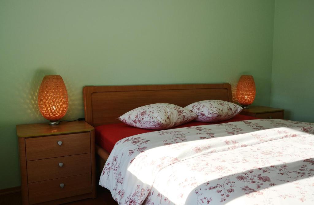 Postel nebo postele na pokoji v ubytování Villa Gardena with private pool