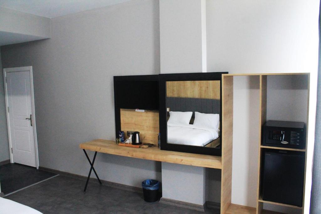 Kuchyň nebo kuchyňský kout v ubytování Skylon Airport Hotel