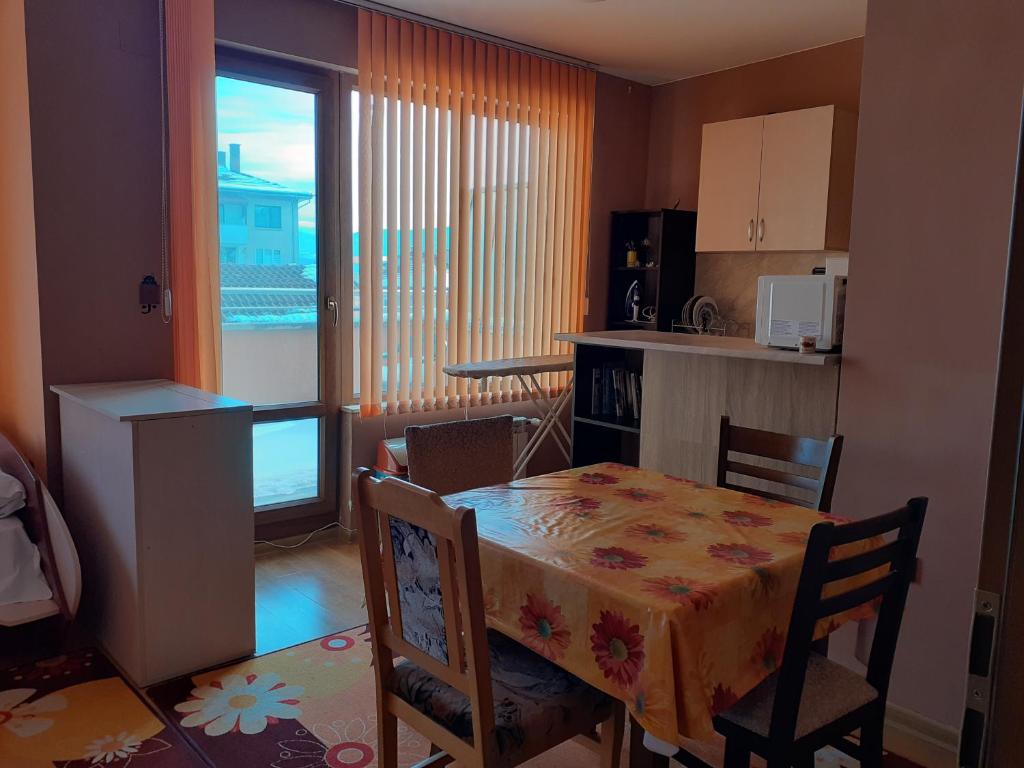 Kuchyň nebo kuchyňský kout v ubytování Gelov Hotel